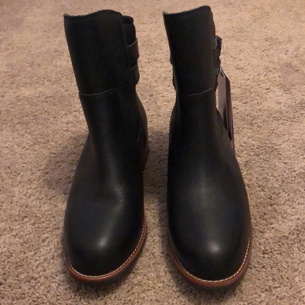Muck Boots Liberty Ankle Waterproof Leather Boots - Picture 4 of 12